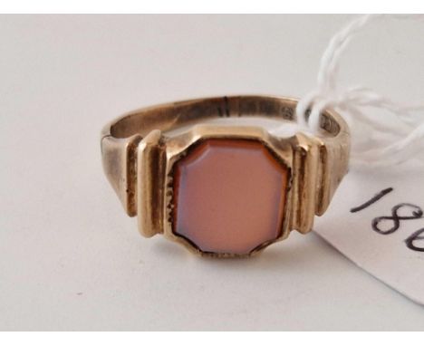 An antique carnelian set signet ring, size Q, 4.2 g