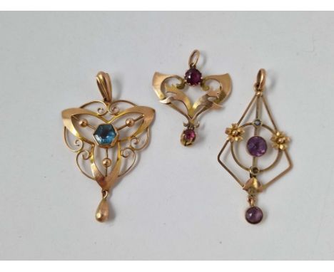 An amethyst pendant and two other pendants, 9ct, 2.7 g
