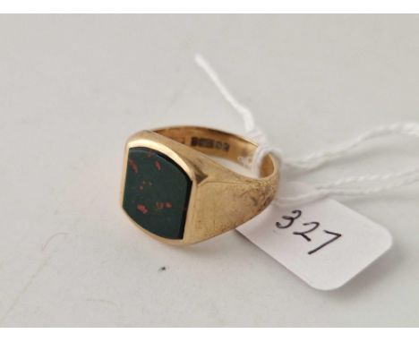 A blood stone set signet ring 9ct size S 8 g