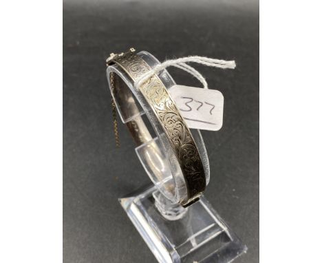 A 9ct white gold bangle with metal core 22 g