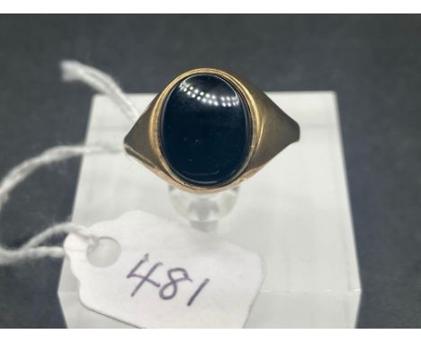 A gents onyx ring, 9ct, size T, 2.4 g