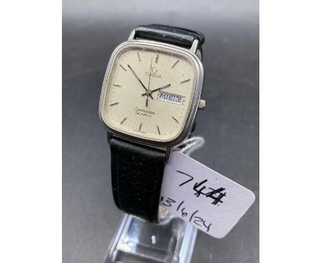 A gents OMEGA sea master quartz date wrist watch with seconds sweep and date aperture