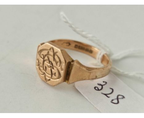 A gold signet ring 9ct size W 5.6 g