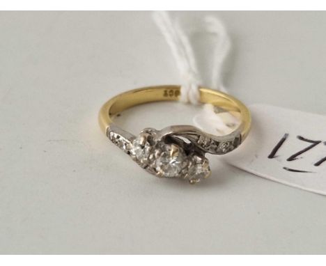 Antique diamond twist ring 18ct gold size K 3.2g inc (small stone missing on shoulder)