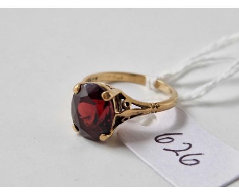 A garnet dress ring, 9ct, size J, 2.3 g
