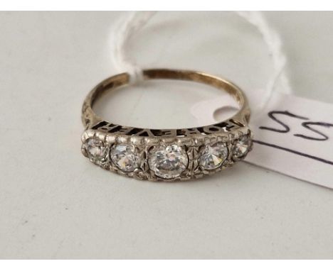 A silver three silver CZ ring size Q
