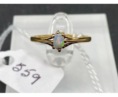 A pretty opal ring with red and blue flashes size N 9ct