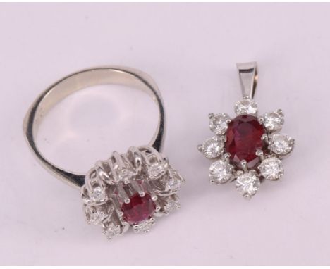 Schmuckset mit Diamanten und Rubinen, 585er WG, 6,32 g, Altersspuren. Anhänger, Rubin und 8 Diamanten, 585er WG, Ring ebenfal