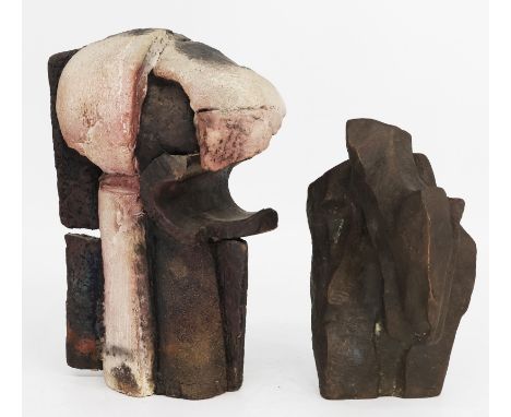 Robert STURM (1935-1994), Abstrahierter Kopf in schwarz und hellrosa-weiß, Terracotta, numm. auf der Unterseite, H 35 cm; Unb
