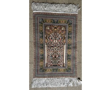 Seidenteppich, Hereke, China, Seide, 93 x 61 cm / Silk carpet, Hereke, China, silk, 93 x 61 cm