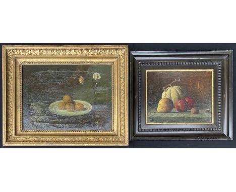 Zwei Stillleben: Johannes Fekkes Cremer (1885-1933), Früchtestillleben mit Melone, Birne, zwei roten Äpfeln und Walnüssen auf