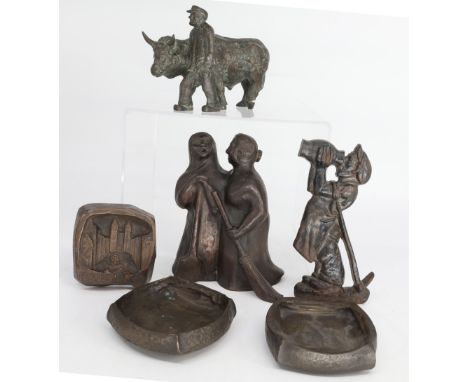 Konvolut Bronze, Sammlungsauflösung: 1 x Bauer mit einem Ochsen (17,5 x 24 x 13 cm); 1 x Relief Herbipolis: Würzburger Dom mi