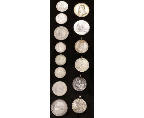Großes Konvolut Silbermünzen, Silbermedaillen und Kettenanhänger mit Silbermünzen: 1 x 1 Thaler FERDINAND II. , Österreich Ha