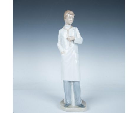 Glossy figure of a doctor. Nao backstamp. Dimensions: 4.25"L x 4"W x 13.5"HManufacturer: Nao by LladroCountry of Origin: Spai