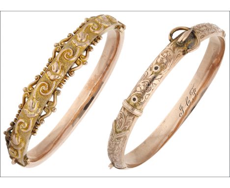 An Edwardian 9ct gold hinged bangle by Smith & Pepper, the upper section embossed with flowers and scrolls against a matt gro