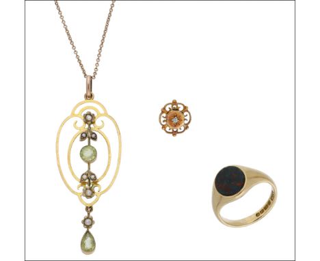 A small collection of jewellery, comprising an 18ct bloodstone signet ring hallmarked for Birmingham 1925, a late Victorian/ 