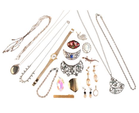 A COLLECTION OF COSTUME JEWELLERYincluding a lizard; a fringe necklace; a pair of faux pearl drop earrings; a lapis brooch; a