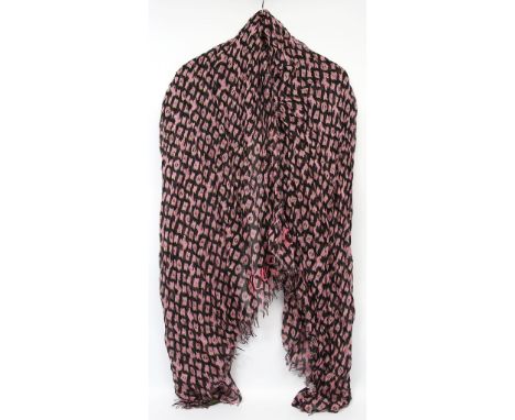 Leopard-Stola, Louis Vuitton. 70% Kaschmir und 30% Seide. Rosé Leoparden-Muster. Min. Tragespuren. Firmensignet "LOUIS VUITTO