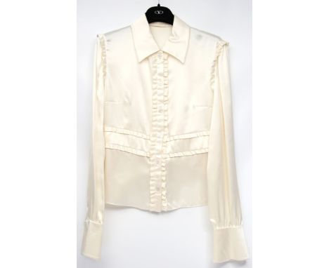 Vintage-Rüschenbluse, Valentino. Beige Seide, Kentkragen, dekorative Knopfleiste mit Rüschen, Trompetenärmel, taillierter Sch