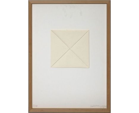 Walther, Franz Erhard (geb. 1939 in Fulda) Faltung. Multiple/glattem Zeichenpapier, im Quadrat gefaltet, re. u. mit Bleistift
