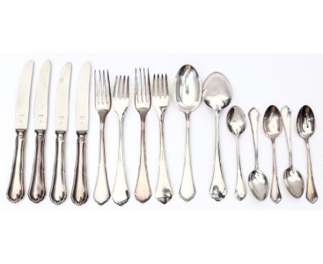 15 Besteckteile. 800/000 Silber, 433 g (ohne Messer gewogen). Form "Chippendale". Bestehend aus: Je vier Messern und Gabeln, 
