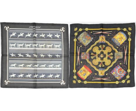Zwei Vintage Gavroche-Tücher, Hermès. Seide. Dekore "Sequences", Entwurf von Cathy Latham bzw. "Les Tambours", Entwurf von Jo