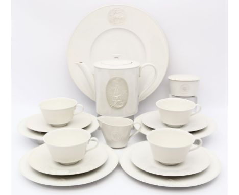 Schütz, Siegmund und Petri, Trude Kaffee-/Teeservice für vier Personen, "Arkadia", 16-teilig, weiß. Bestehend aus: Tortenplat