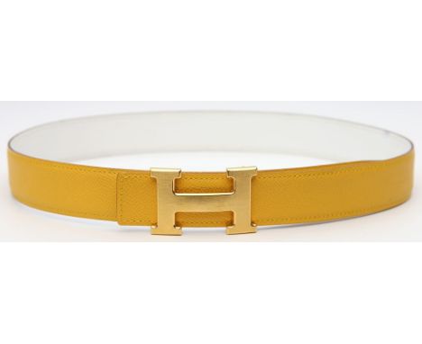 Wendbarer Lederriemen mit Schließe "Constance", Hermès. Senffarbenes Epsom-Leder, unterlegt mit weißem Leder, gem. "HERMÈS PA
