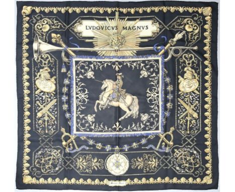 Vintage Carré, Hermès. Seide. Cekor "Lvdovicvs magnvs". Handrolliert. Gebrauchsspuren und l. Verfärbungen. Mit Firmensignet "