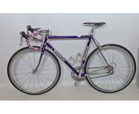 Rennrad, Tommasini Tecno EL. Vintage-Rennrad "Extra Leggeri" aus den 90er Jahren. Mit SLR-Sattel, 135 g. und Continental-Reif