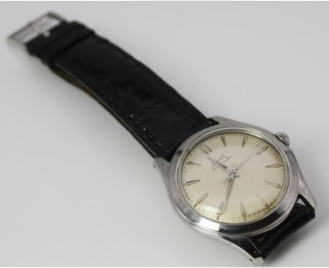 Herrenarmbanduhr "Piaget". Edelstahlgehäuse mit verschraubtem Boden. Matt vergoldetes Zifferblatt mit aufgelegten, keilförmig