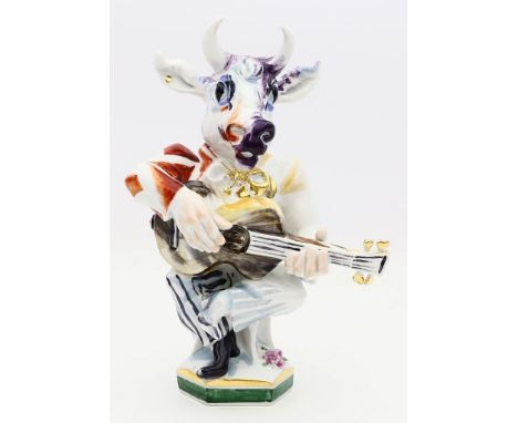 Strang, Peter (1936 Dresden 2022) "Stier als Gitarrist", aus der Serie "Musizierende Tiere". Bunt bemalt. Entwurf aus den Jah