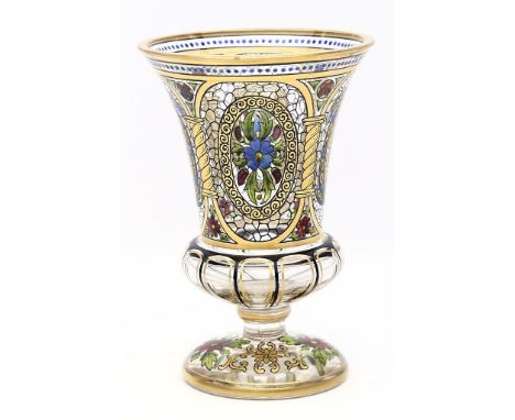 Pautsch, Hermann Gefußter Glockenbecher. Farbloses Glas. Umlaufende Ornamentmalerei in Schwarzlot und Gold sowie Blumenmalere