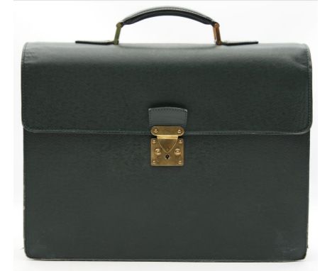 Vintage-Aktentasche, Louis Vuitton. "Jägergrünes" Taiga-Leder (starke Abrieberscheinungen an Kanten) mit "LV"-Blindprägung, m