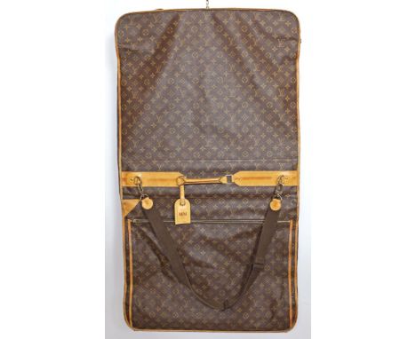 Vintage-Kleidersack, Louis Vuitton. Monogram Canvas, braune Beschläge aus Rindsleder (starke Abnutzungserscheinungen), goldfa