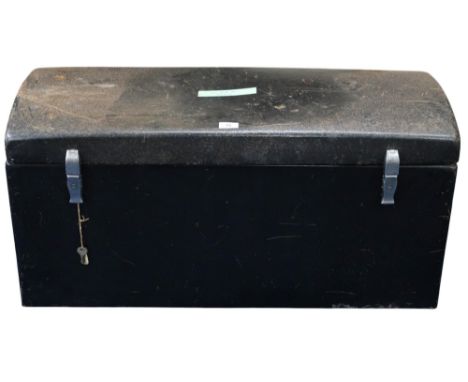 An early to mid 20th century Canadian steel "Metal Bilt" storage chest/car trunk, 45cm high x 92cm wide x 38cm deep Condition