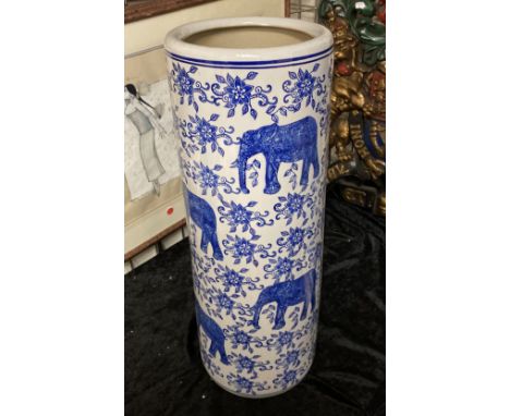 BLUE &amp; WHITE ELEPHANT STICK STAND
