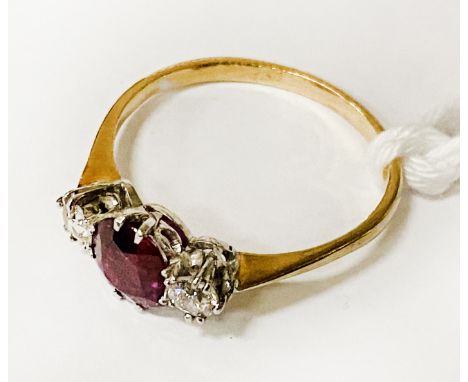 18CT RING SET WITH 2 DIAMOND &amp; A RUBY - SIZE U