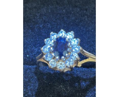 9ct Gold ring set with sapphire & cz stones Size M 2.2g 