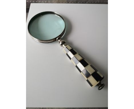 A Vintage checker handle magnifying glass [26cm in length] 