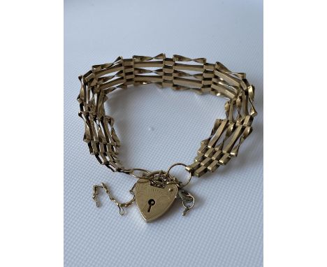 A 9ct gold gate bracelet [length 17.5cm] [10.60g] 