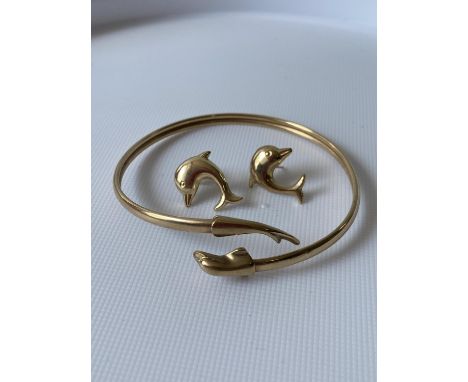A 9ct gold dolphin design bangle, together with a pair of dolphin earrings [6cm] [7.51g] 