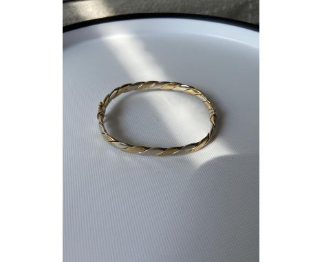 A London export 9ct gold two tone bangle (missing clasp) [5x5cm] [10-25g] 