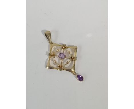 A 9CT GOLD AND AMETHYST FOLIATE PENDANT, CIRCA 1900. SEE IMAGES FOR MORE DETAILS. 