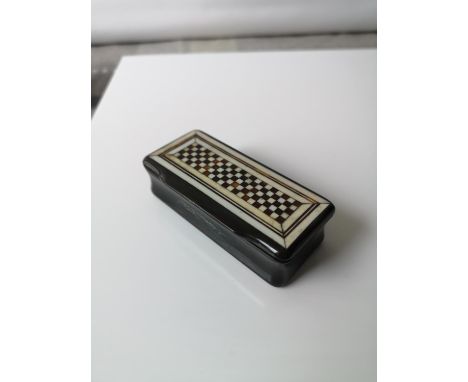 A Victorian horn and marquetry snuff box [2.5x8.5x4cm] 