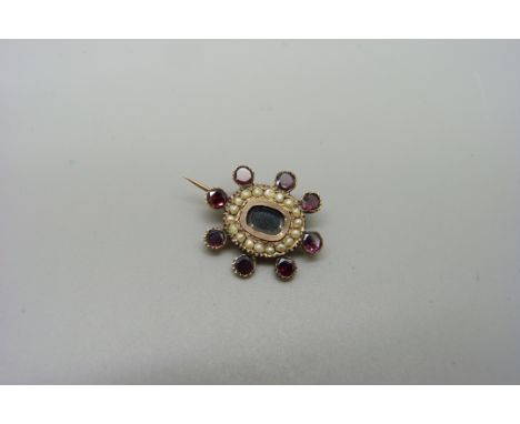 A yellow metal, garnet and seed pearl mourning brooch, 2cm 