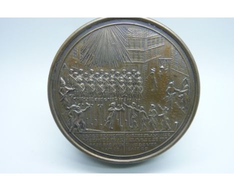 A reproduction snuff box with embossed lid depicting French military 