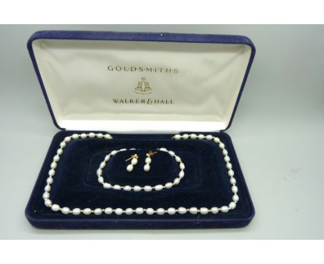 9ct gold and pearl jewellery; necklace, bracelet and earrings 