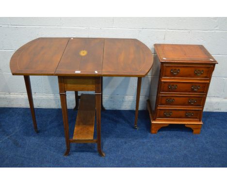 AN EDWARDIAN MAHOGANY AND STRUNG GATE LEG TABLE, with an undershelf on square tapering legs, extended width 104cm x depth 71c