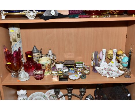 A GROUP OF 19TH AND 20TH CENTURY CERAMICS AND GLASSWARE, including cranberry and ruby glass, decorative egg ornaments, two wi